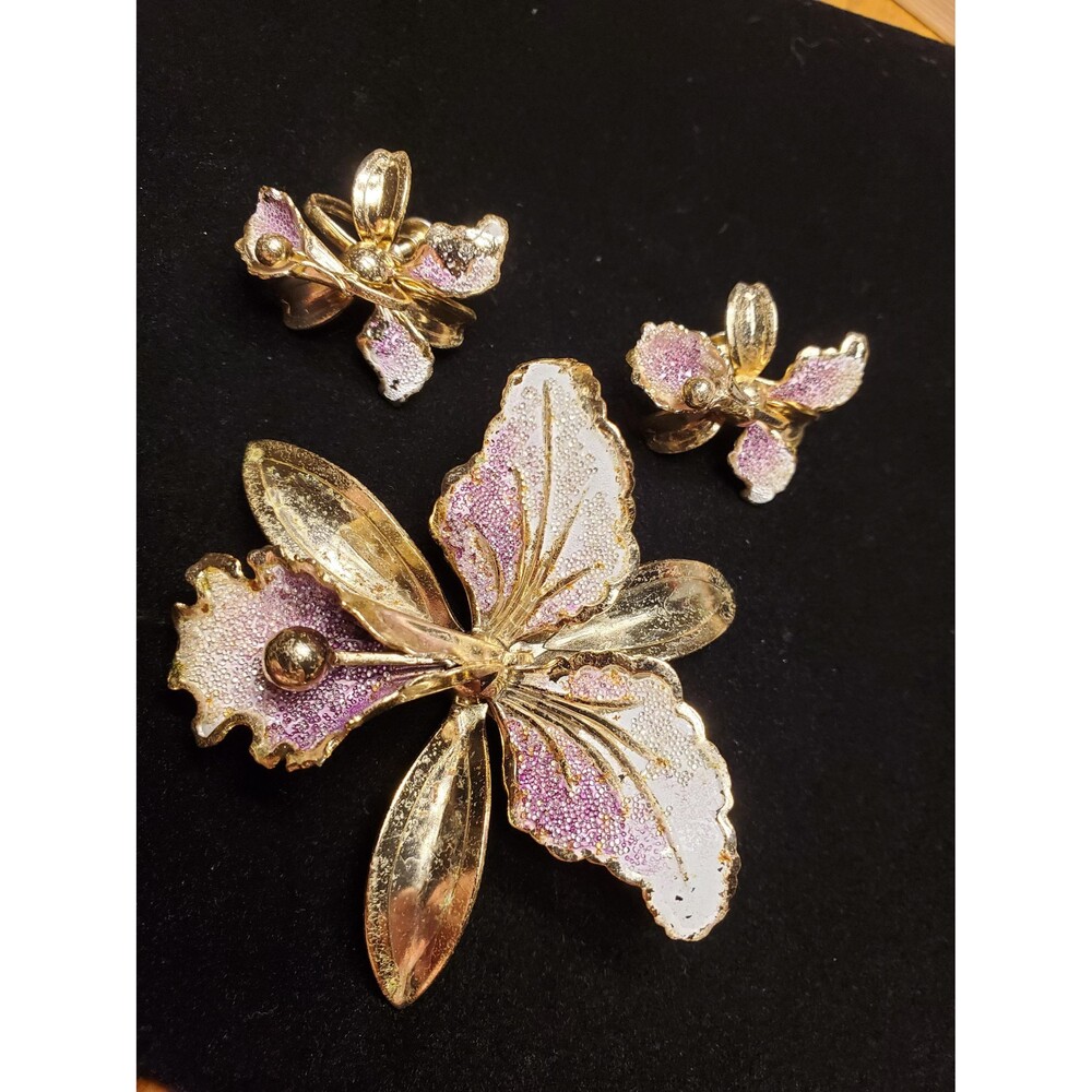 Vintage Orchid Enamel Jewelry Set | Gold-Tone Brooch, Earrings | Lavender & Whit